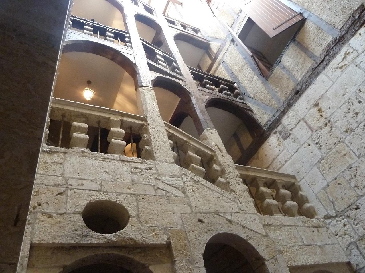 Auch - escalier de la Maison Henri IV