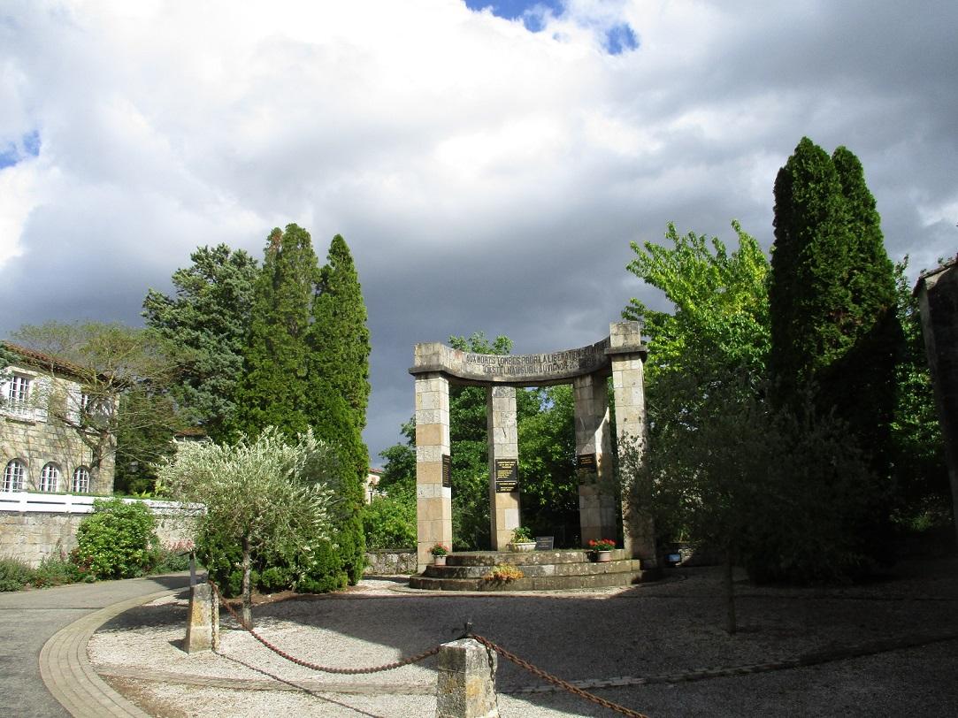 Castelnau sur l'Auvignon - mémorial
