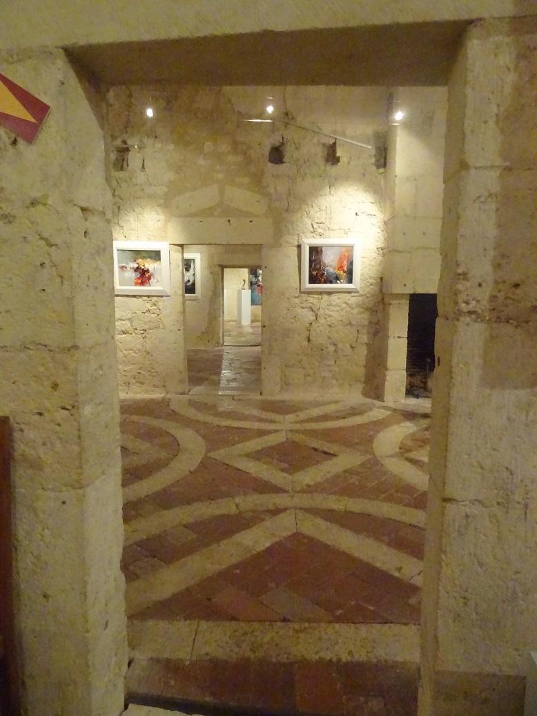 Lavardens - salle d'exposition du château