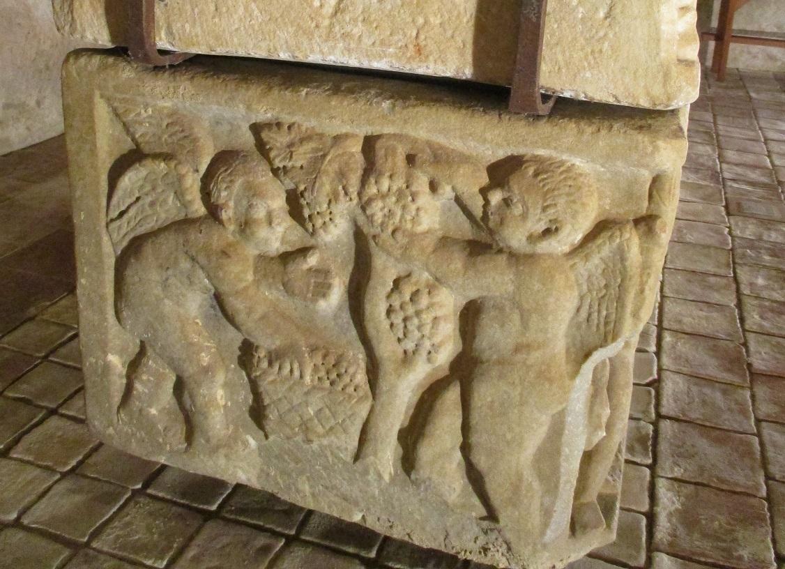 Belloc-Saint-Clamens - sarcophage-autel
